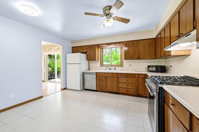 921 Greenwich DRIVE, Madison, WI 53711