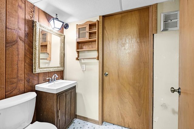 921 Greenwich DRIVE, Madison, WI 53711