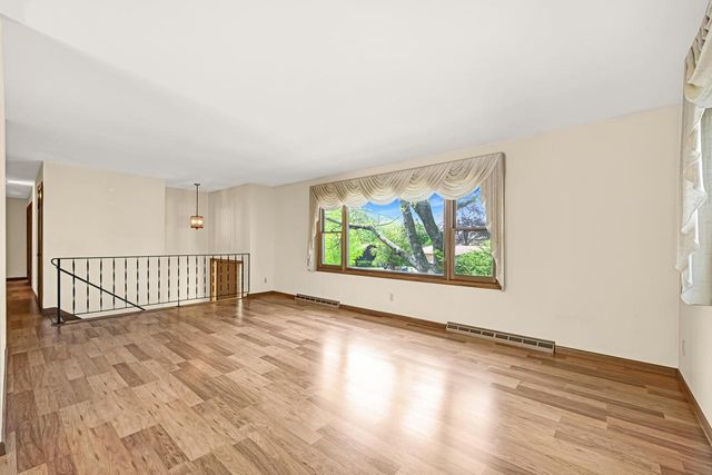 921 Greenwich DRIVE, Madison, WI 53711