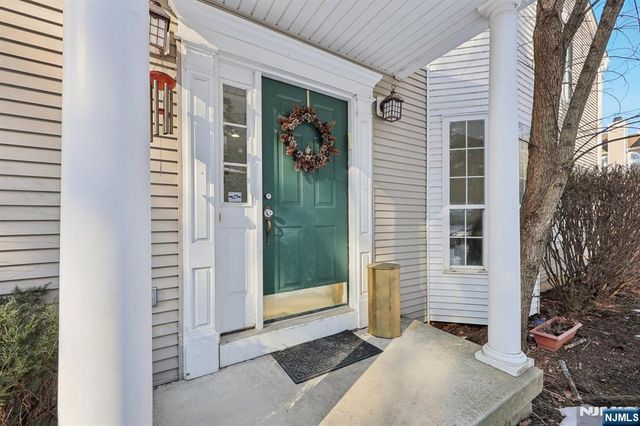 459 Lost River Court, Mahwah, NJ 07430