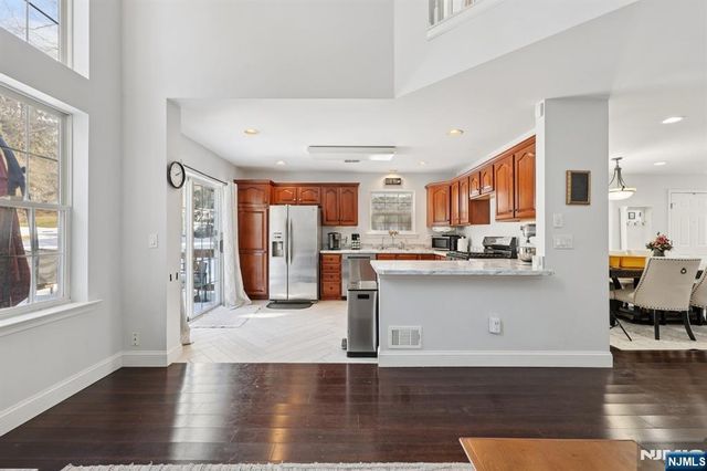 459 Lost River Court, Mahwah, NJ 07430