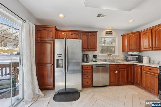 459 Lost River Court, Mahwah, NJ 07430