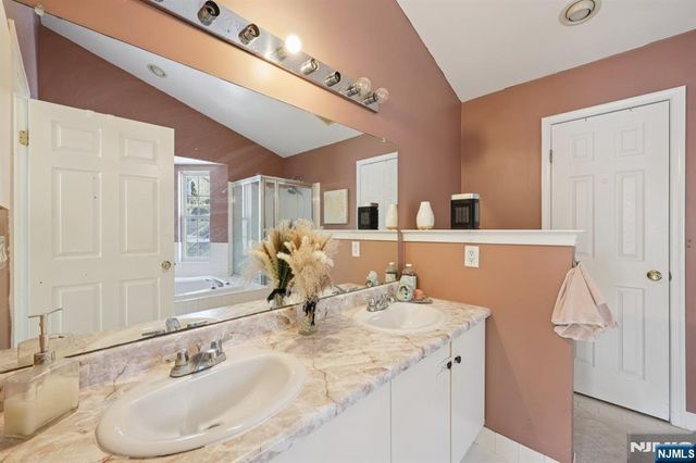 459 Lost River Court, Mahwah, NJ 07430