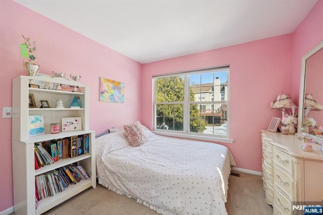 459 Lost River Court, Mahwah, NJ 07430