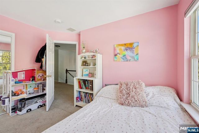 459 Lost River Court, Mahwah, NJ 07430