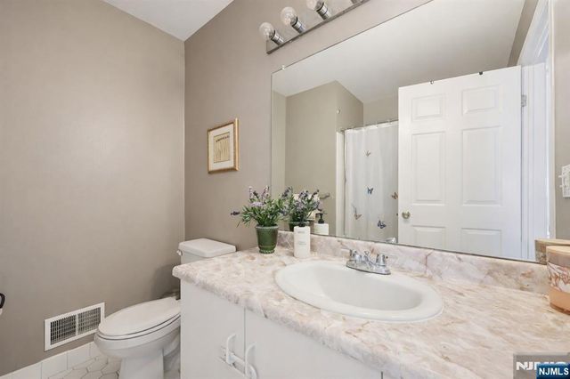 459 Lost River Court, Mahwah, NJ 07430