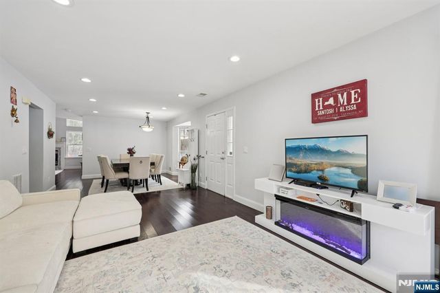 459 Lost River Court, Mahwah, NJ 07430