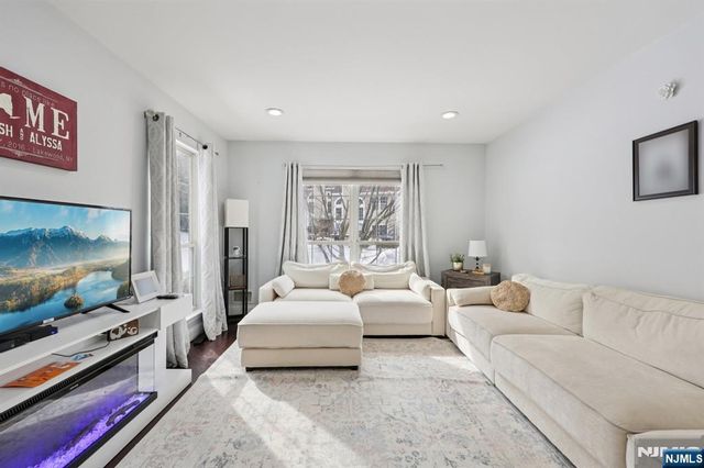 459 Lost River Court, Mahwah, NJ 07430