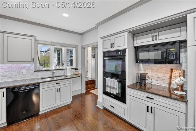 12409 N Fenton Road, Fenton, MI 48430