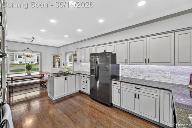 12409 N Fenton Road, Fenton, MI 48430