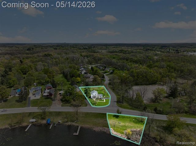 12409 N Fenton Road, Fenton, MI 48430