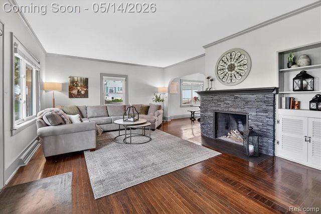12409 N Fenton Road, Fenton, MI 48430