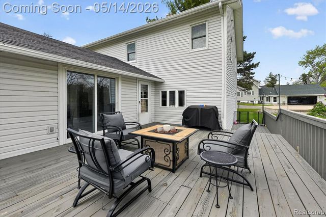 12409 N Fenton Road, Fenton, MI 48430