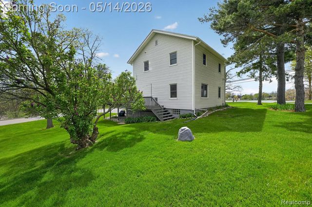 12409 N Fenton Road, Fenton, MI 48430