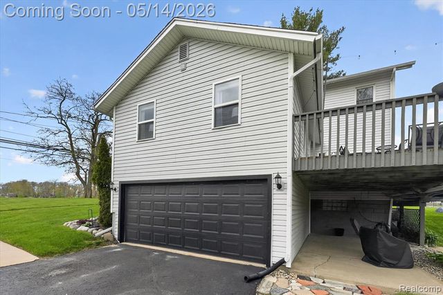 12409 N Fenton Road, Fenton, MI 48430