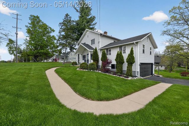 12409 N Fenton Road, Fenton, MI 48430