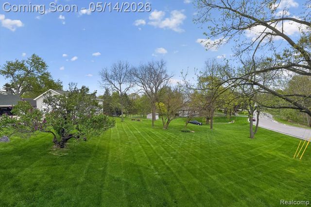 12409 N Fenton Road, Fenton, MI 48430