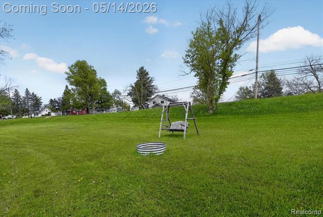 12409 N Fenton Road, Fenton, MI 48430