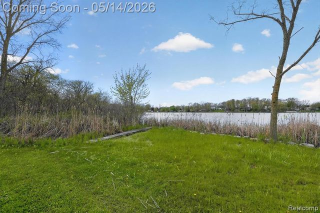 12409 N Fenton Road, Fenton, MI 48430