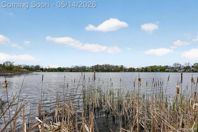 12409 N Fenton Road, Fenton, MI 48430