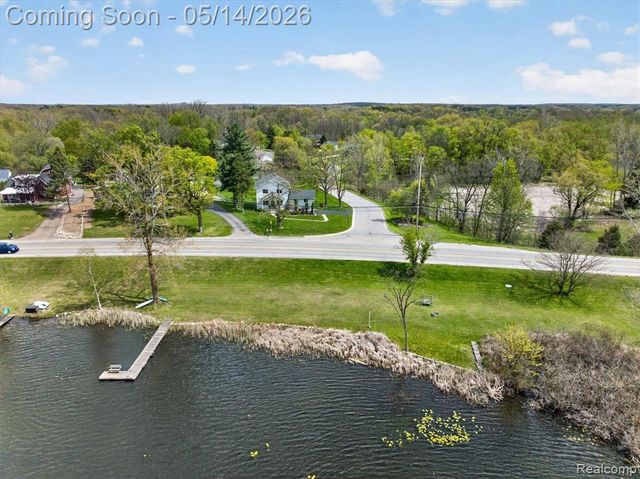 12409 N Fenton Road, Fenton, MI 48430