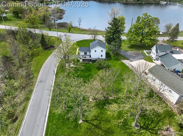 12409 N Fenton Road, Fenton, MI 48430