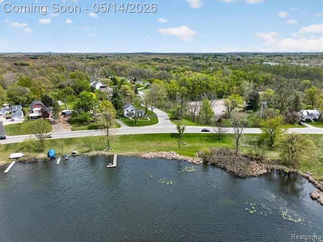 12409 N Fenton Road, Fenton, MI 48430