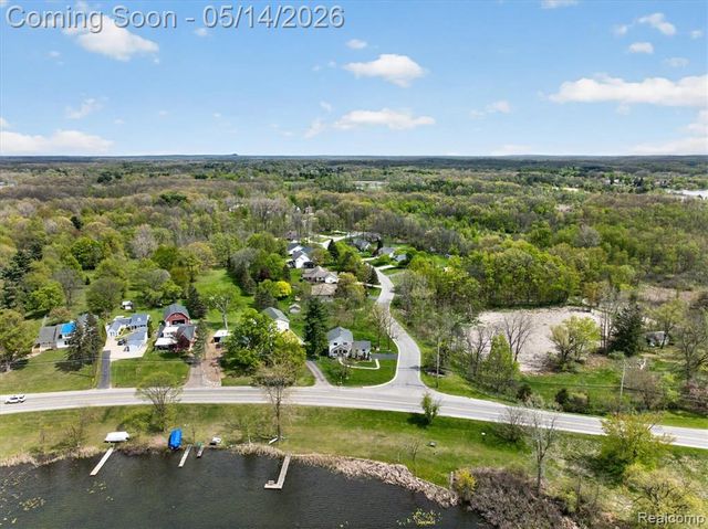 12409 N Fenton Road, Fenton, MI 48430