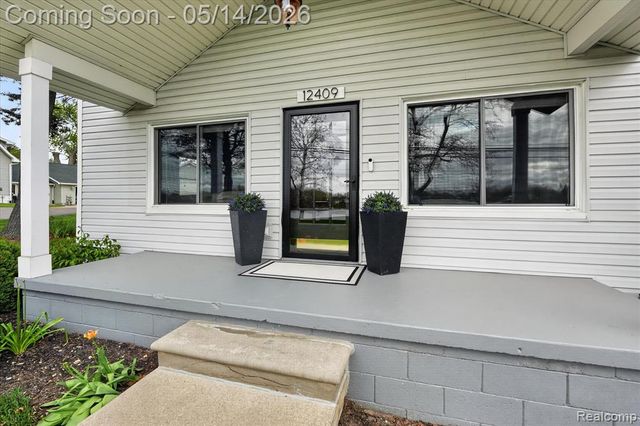 12409 N Fenton Road, Fenton, MI 48430