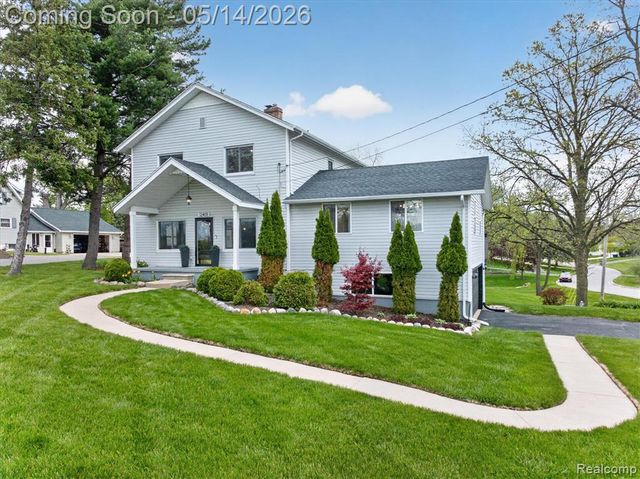 12409 N Fenton Road, Fenton, MI 48430