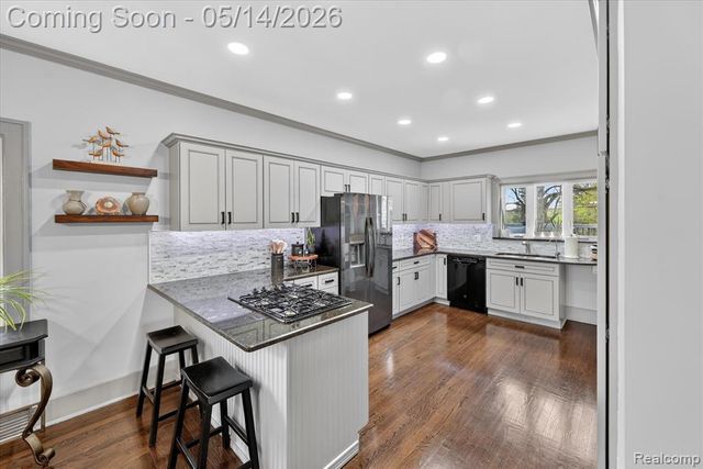 12409 N Fenton Road, Fenton, MI 48430