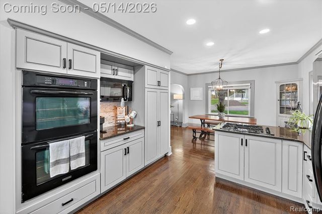 12409 N Fenton Road, Fenton, MI 48430