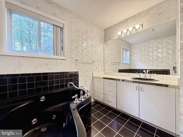 11832 WOLLASTON CIR, Issue, MD 20645