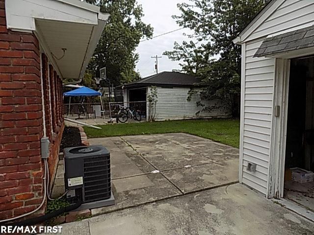 23830 Deziel Street, St Clair Shores, MI 48082