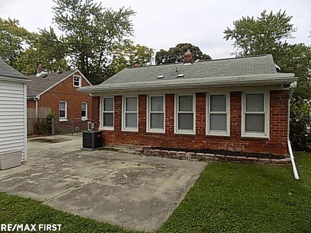 23830 Deziel Street, St Clair Shores, MI 48082