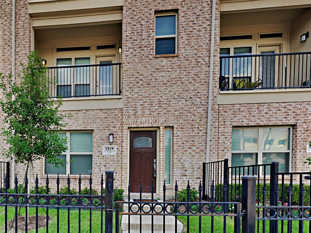 1318 Palm Springs Lane, Dallas, TX 75204