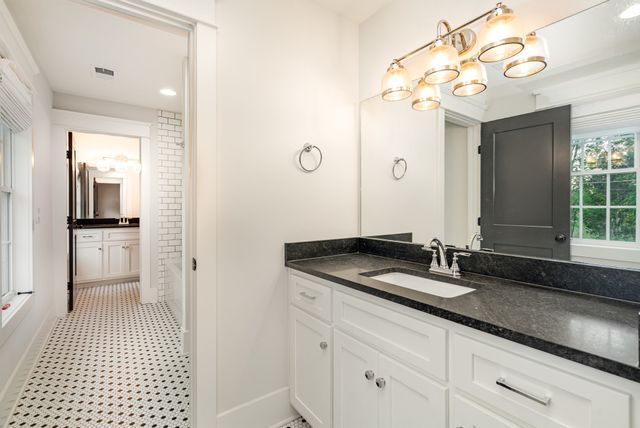 619 W Spring St, Lebanon, TN 37087