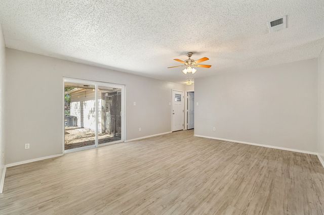 210 Skylark Drive, Azle, TX 76020