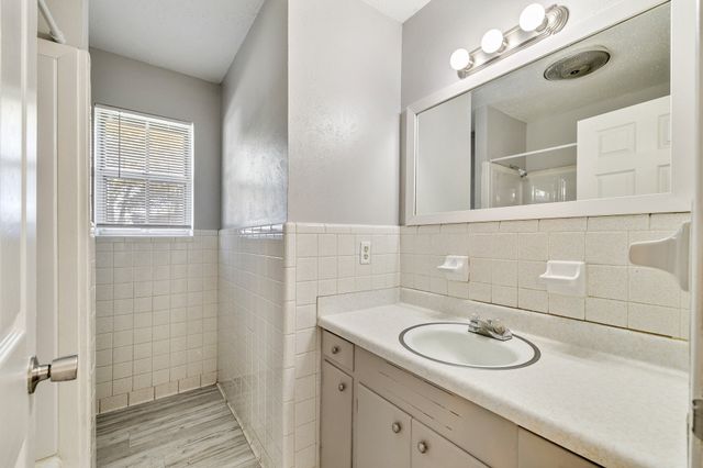 210 Skylark Drive, Azle, TX 76020