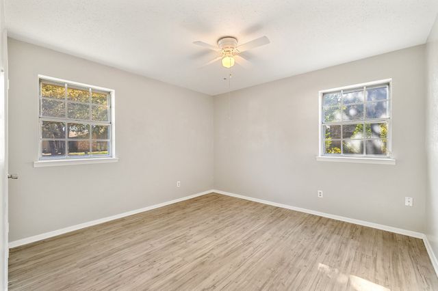 210 Skylark Drive, Azle, TX 76020
