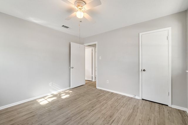 210 Skylark Drive, Azle, TX 76020