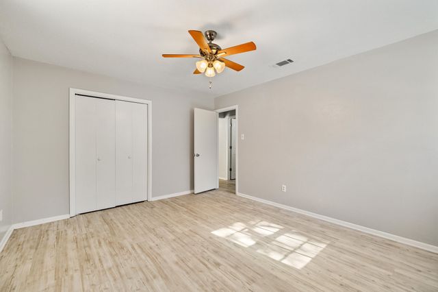 210 Skylark Drive, Azle, TX 76020