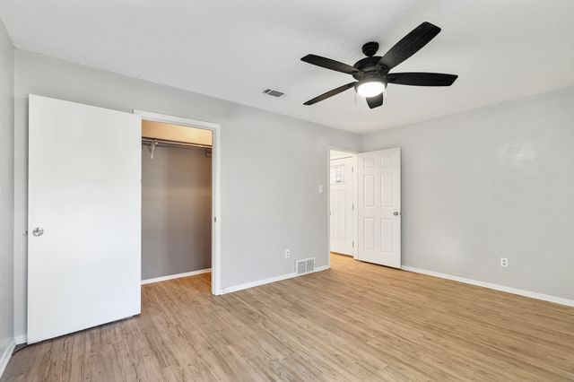 210 Skylark Drive, Azle, TX 76020
