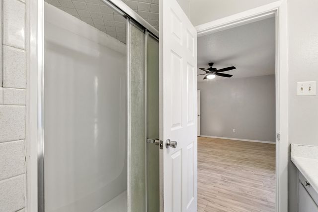 210 Skylark Drive, Azle, TX 76020