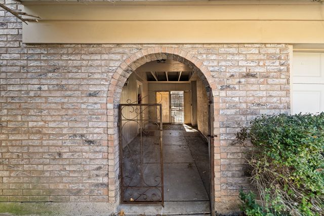 210 Skylark Drive, Azle, TX 76020