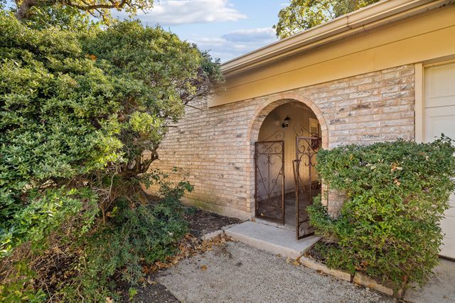 210 Skylark Drive, Azle, TX 76020