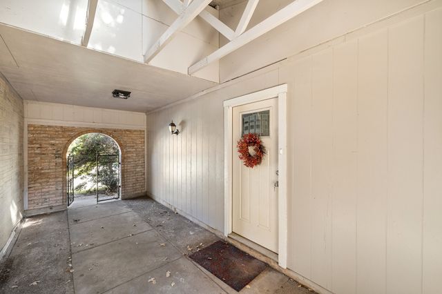 210 Skylark Drive, Azle, TX 76020