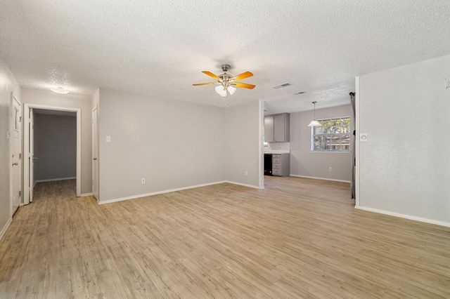 210 Skylark Drive, Azle, TX 76020