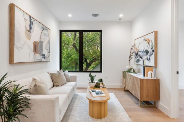 2611 Oak Crest Ave A, Austin, TX 78704