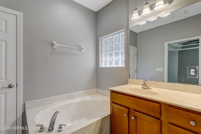 1931 DERRINGER Road, Jacksonville, FL 32225